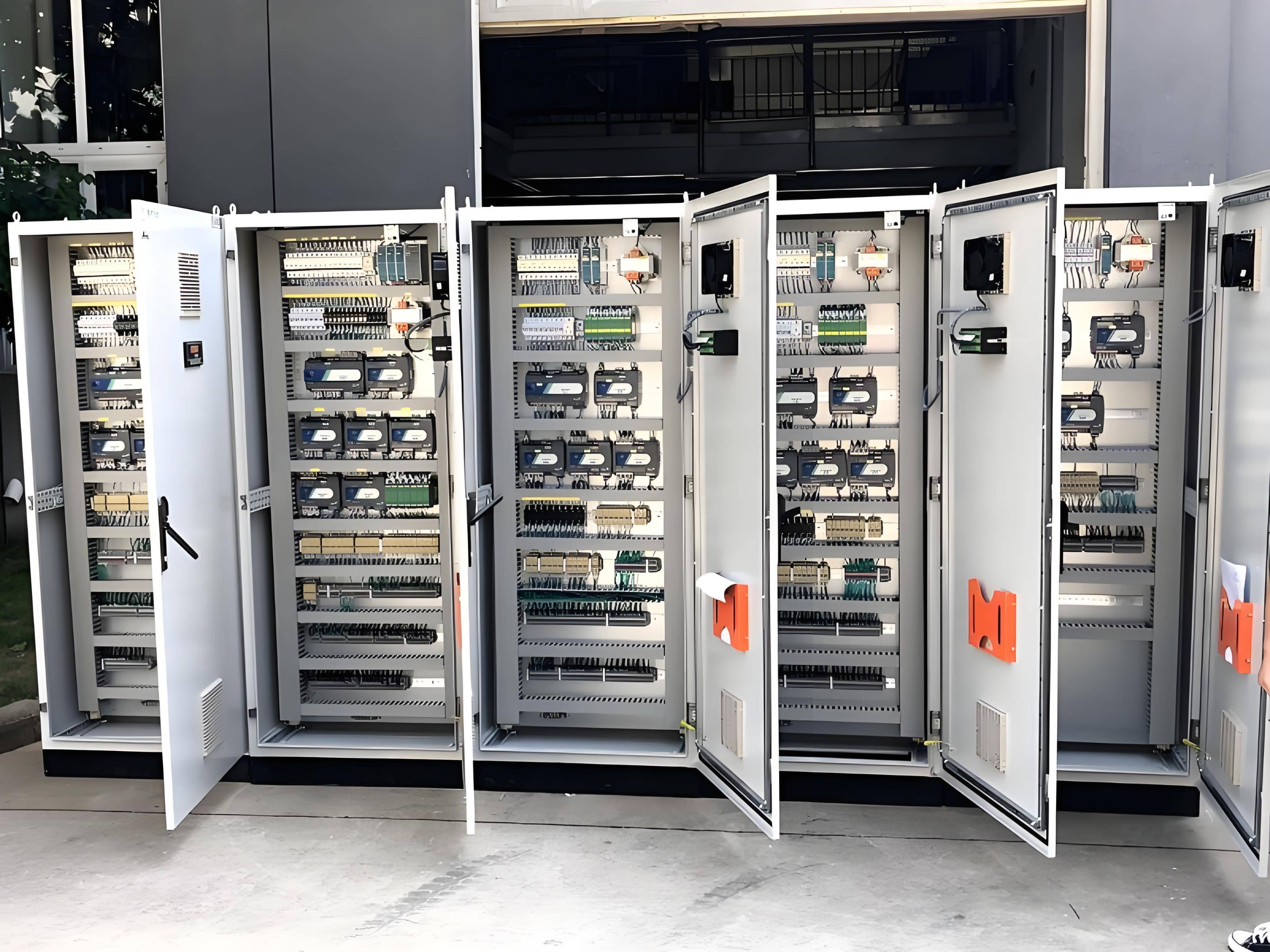 粉塵環境下變頻控制柜的保養技巧